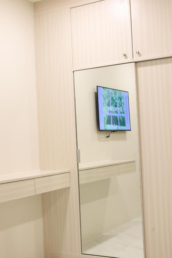 S.P.C Apartment By Brodderud Bangkok Buitenkant foto